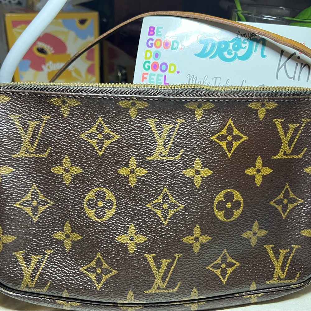 LV Gently used~Excellent condition Louis Vuitton